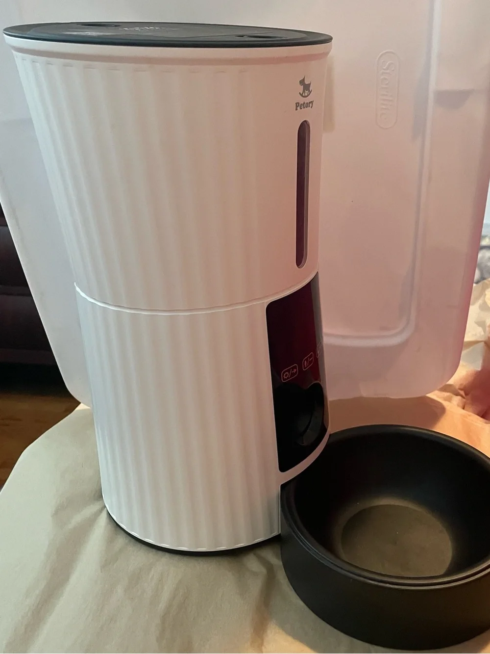 White & Black Programmable Automatic Pet Feeder 4L